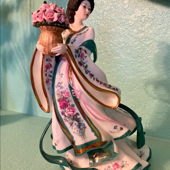 The Rose Princess by Lena Liu - Picture 2 of 8